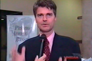 Reportagem do Jornal Uniban programa da TV Uniban, sobre comunicação interna e externa dentro das empresas 2000