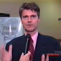 Reportagem do Jornal Uniban programa da TV Uniban, sobre comunicação interna e externa dentro das empresas 2000